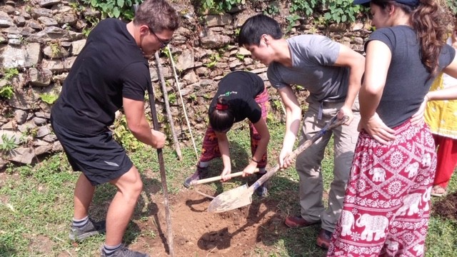 community trek nepal