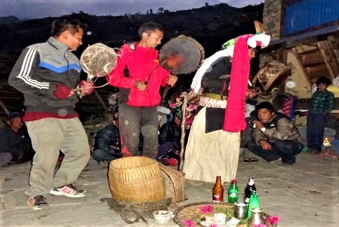 community trek nepal