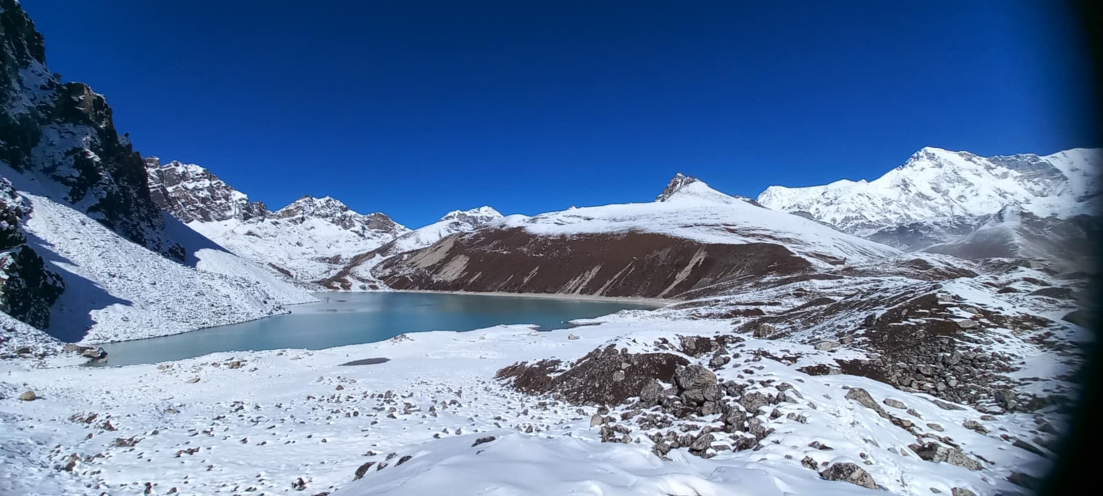 What is the Temperature on the Gokyo Lakes Trek by Season?