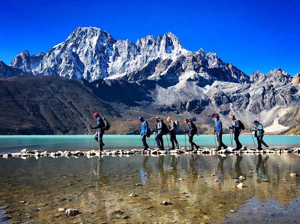 What food can I expect at tea houses on the Gokyo Lakes Trek?