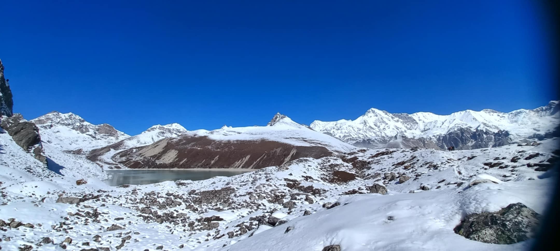 Is electricity available on the Gokyo Lakes Trek?