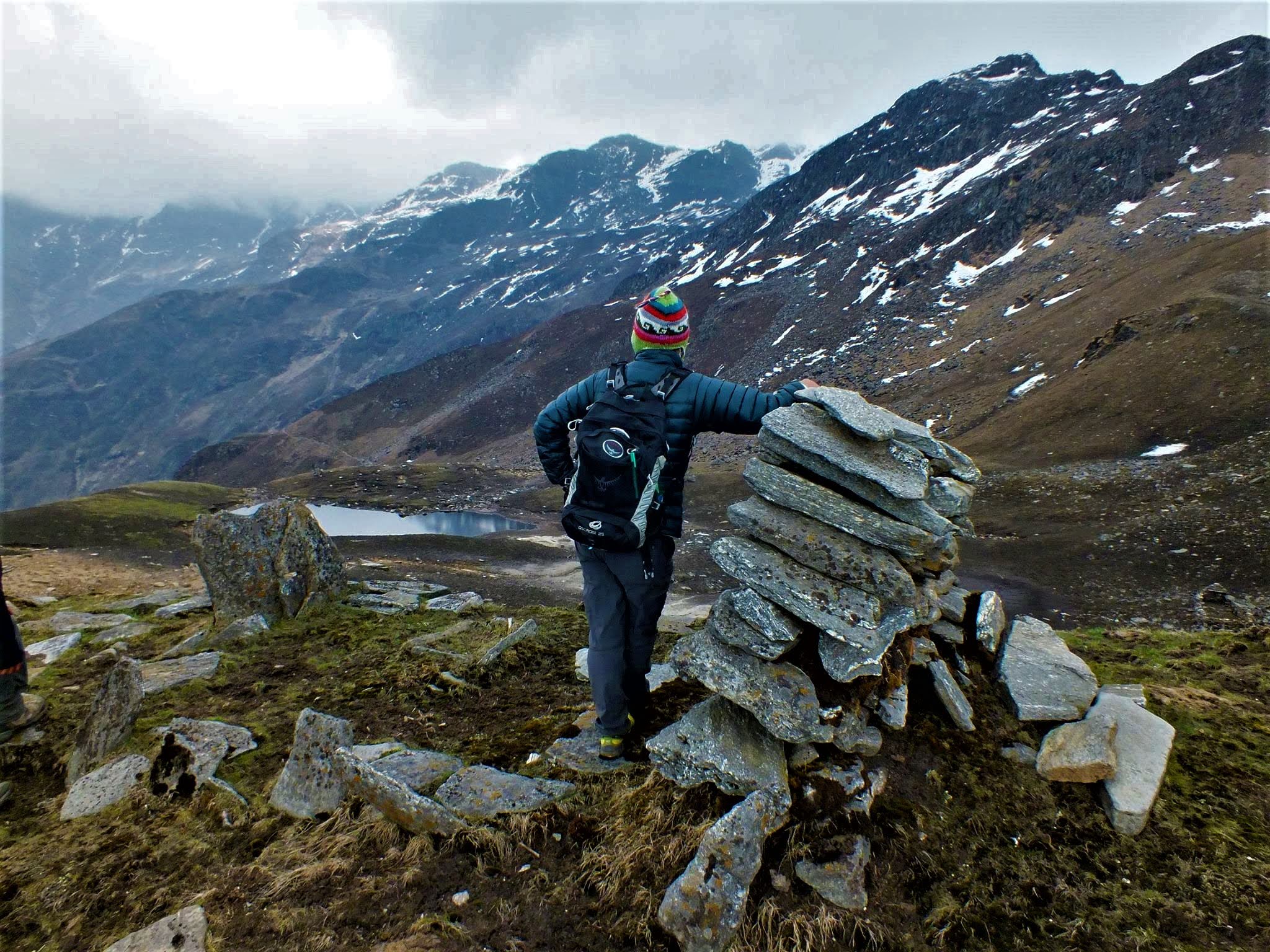 What is the temperature like on the Khopra Ridge Trek?