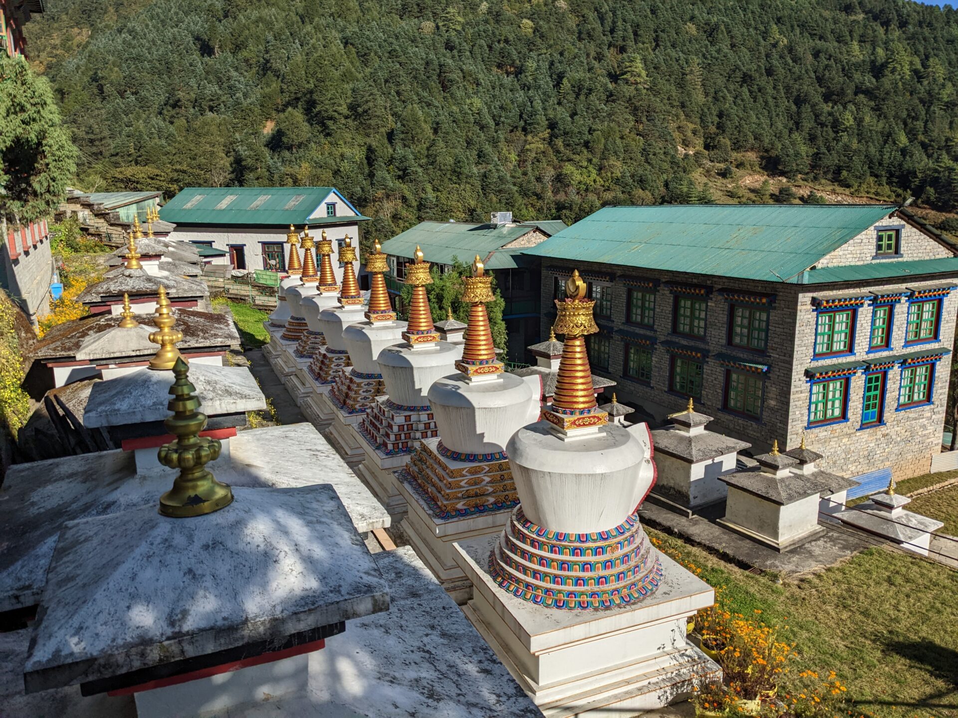 What is teahouse lodge accommodation like on the Pikey Peak trek?